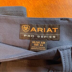 Ariat Pro Series knee patch riding breeches. Navy blue. Size 32R.